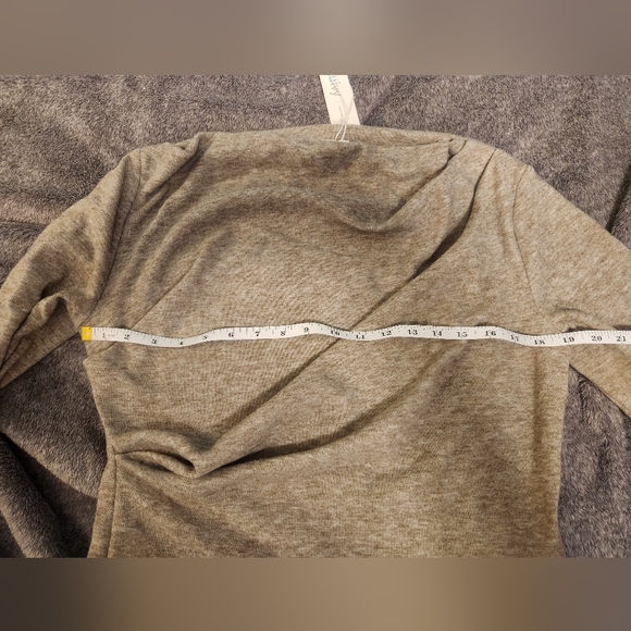 NWT Large Blu Ivy boutique creamy grey-beige off shoulder sweater - Picture 10 of 14